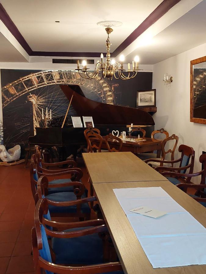 Der Heurige Im Gasthaus Zum Loewen Freising Luaran gambar